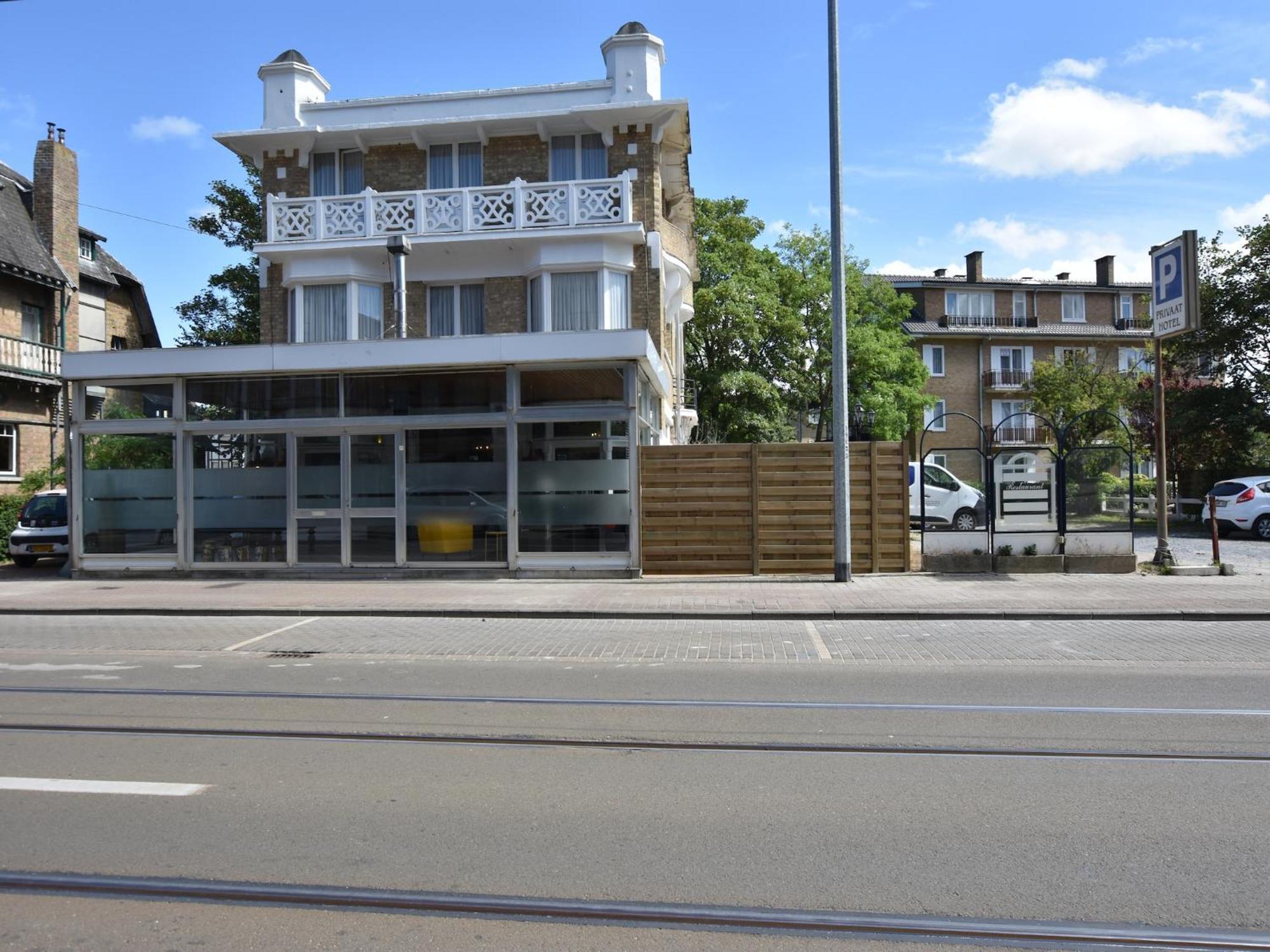Former Hotel In The Centre And At 50 Metres From The Beach In Panne เดอปาน ภายนอก รูปภาพ